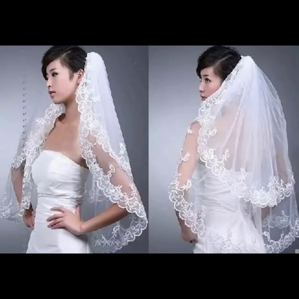 Beautiful lace & tule 2 tier veil with comb